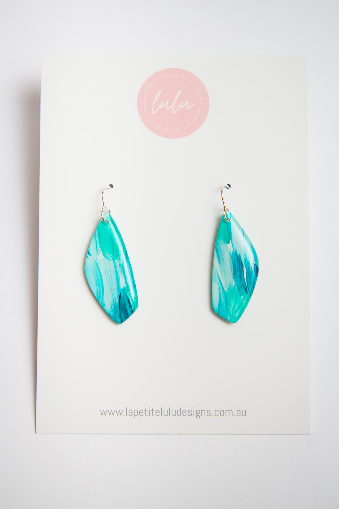 Abstract Teardrop Hook | Nothing in Common