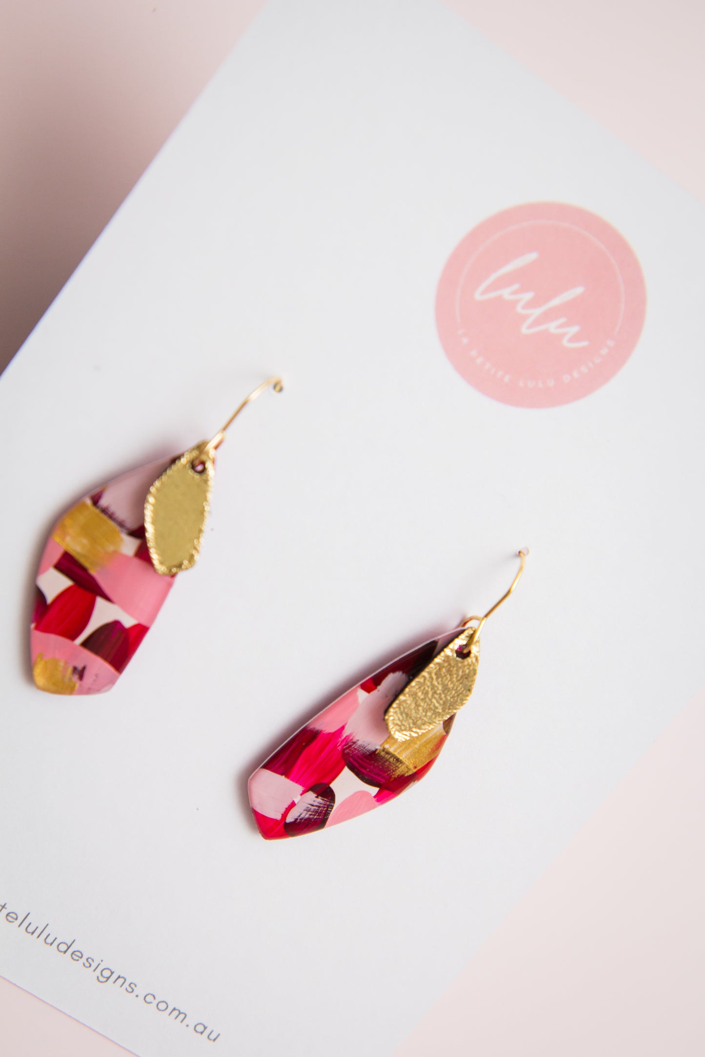 Isolde Dangle | Mulled Horizon